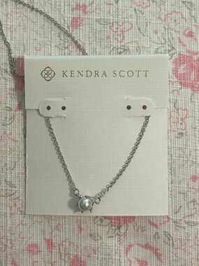 Kendra Scott Ashton Silver Pendant Necklace in Freshwater Cultured Pearl